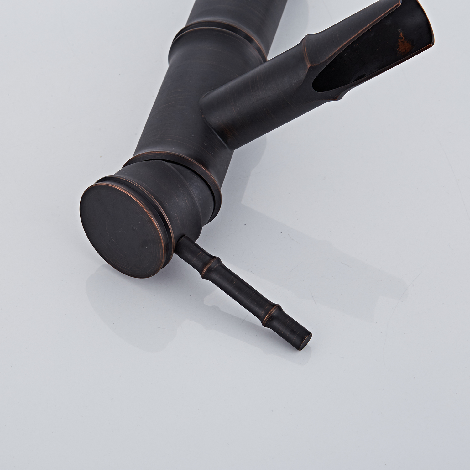 竹の形をした黒のモダンなミニマリストファミリースタイルの大気洗面台の蛇口 (2)
